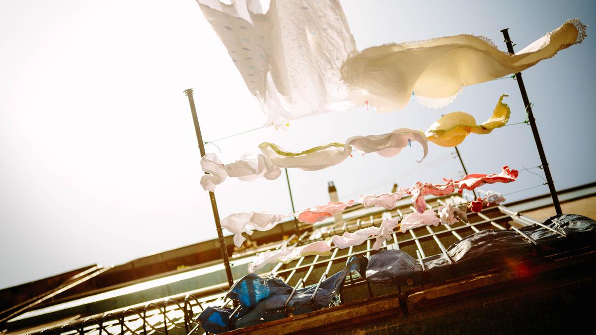 10 Cara Agar Jemuran Cepat Kering di Musim Hujan Tanpa Mesin Cuci