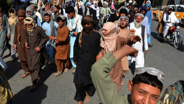 Rumah Akan Digusur Taliban, Penduduk Afghanistan Turun ke Jalan