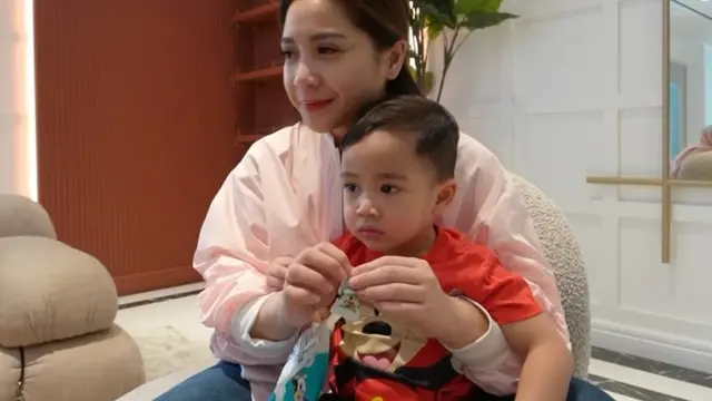 Diduga Adopsi Anak Perempuan, Ini 6 Gaya Keibuan yang Modis dari Nagita Slavina Saat Momong Kedua Putranya