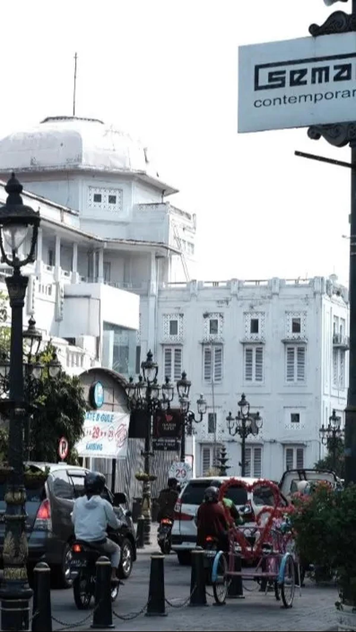 1.&nbsp;Kota Lama Semarang
