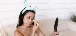 Color corrector biasanya diaplikasikan sebelum menggunakan produk complexion (Sumber: Pexels.com)