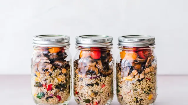 Ilustrasi Biji Quinoa. Photo by Dan Dennis on Unsplash