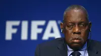Kocak, Presiden Sementara FIFA Tertidur Saat Jumpa Pers