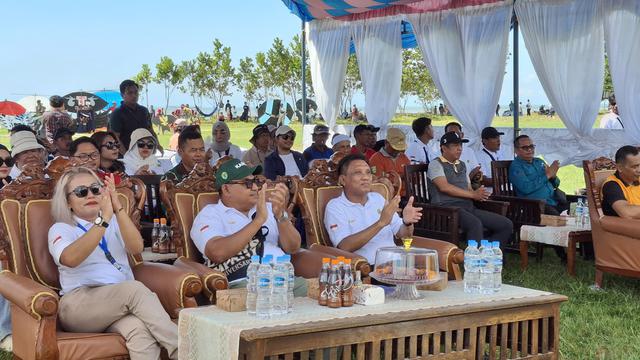 Penjabat (Pj) Bupati Bupati Penajam Paser Utara Buka Kite Festival 2024 di Pantai Corong