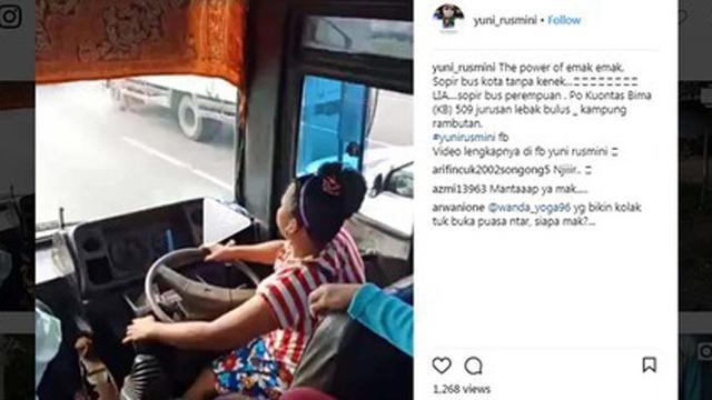 Aksi emak-emak menyopir bus tanpa kernet.
