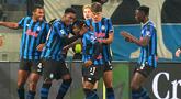 Pemain Atalanta merayakan gol yang dicetak oleh Ademola Lookman ke gawang AC Milan dalam lanjutan Serie A 2025/2026 di Gewiss Stadium, Rabu, (29/10/2025). (Spada/LaPresse via AP)