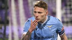 Lazio sukses memetik poin tiga saat giornata ke-24 Liga Italia 2021/2022 usai mengalahkan tuan rumah Fiorentina. Penyerang sekaligus kapten Si Elang Biru, Ciro Immobile keluar sebagai aktor kemenangan mereka. (La Presse via AP/Massimo Paolone)