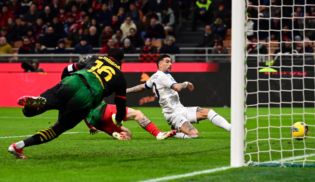 Bermain kandang, AC Milan tertinggal lebih dulu. Tim tamu Lazio berhasil membuka keunggulan lewat gol yang dicetak Mattia Zaccagni pada menit ke-28. (Piero CRUCIATTI/AFP)