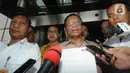 Menko Polhukam, Mahfud Md menunjukkan tanda terima Laporan Harta Kekayaan Penyelenggara Negara (LHKPN) di Gedung KPK, Jakarta, Senin (2/12/2019). Diberitakan sebelumnya, KPK mengimbau para menteri untuk melaporkan kekayaan mereka ke KPK. (merdeka.com/Dwi Narwoko)