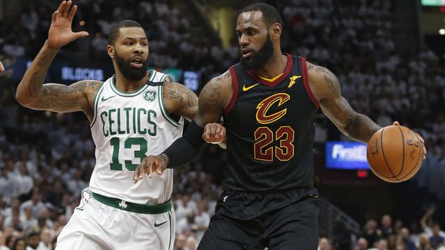 LeBron James sukses mencetak 46 poin saat melawan Celtics