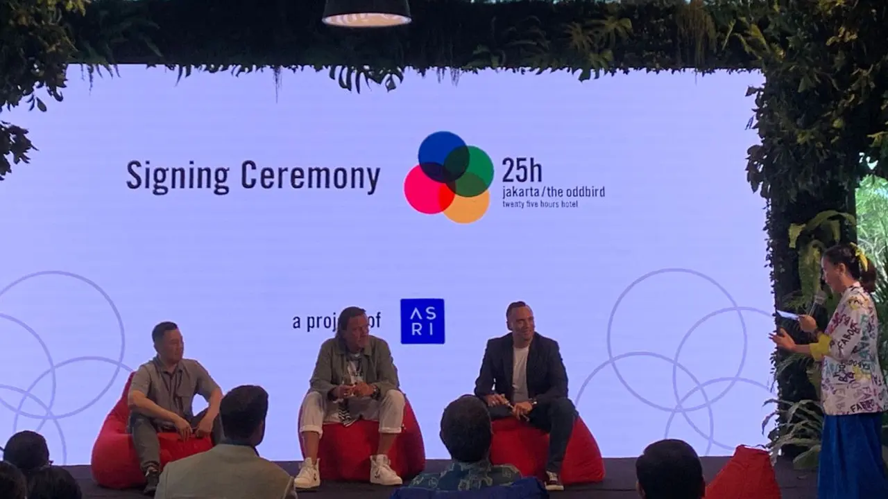 Founder 25hours, Christoph Hoffmann dalam acara signing ceremony 25hours Hotel The Oddbird Jakarta yang digelar di Ashta District 8, SCBD, Kuningan, Jakarta, Jumat (23/6/2023)