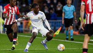 Eduardo Camavinga direkrut Real Madrid sebagai gelandang masa depannya. Bagaimanapun, Los Blancos merupakan gudangnya gelandang top seperti Luka Modric, Toni Kroos, dan Casemiro. Hal itu memaksa pemain 16 tahun tersebut hanya tampil 8 kali pada musim ini. (AFP/Pierre-Philippe Marcou)