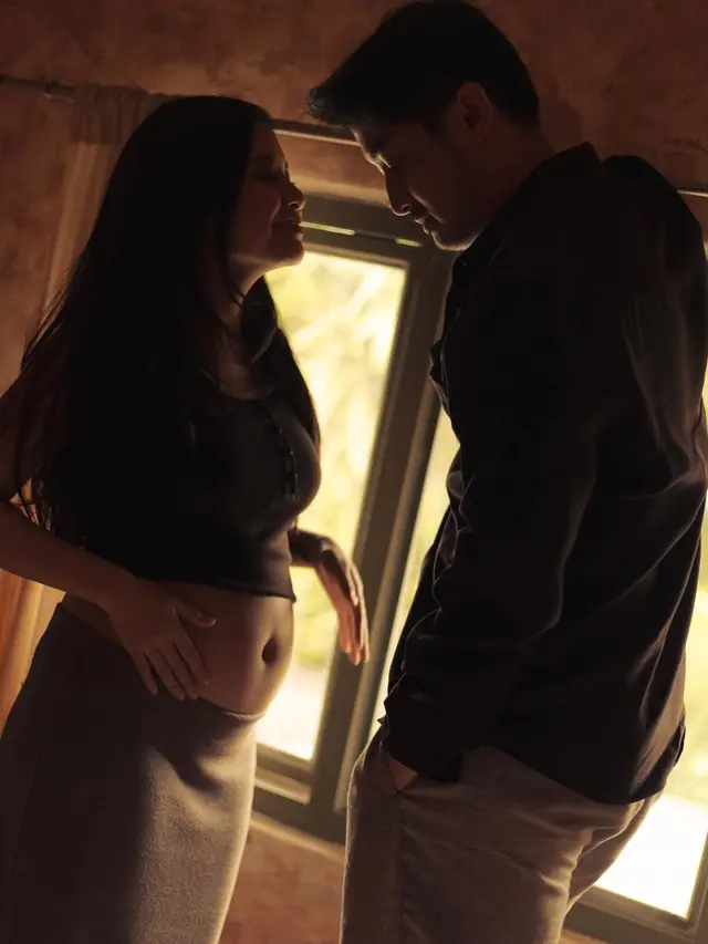 2 Tahun Menikah, Hanggini Umumkan Kehamilan Anak Pertama Lewat Pemotretan Maternity yang Kasual dan Elegan