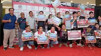 Para pemenang, runner-up, dan best 4 di&nbsp;Darts National Competition (DNC) 2025 Series 03 yang berlangsung di&nbsp;FX Sudirman, Lantai 3 &ndash; Atrium, Jakarta, 26 dan 27 Juli 2025. (Bola.com/Rizki Hidayat)