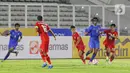 Hingga akhir babak pertama, skor imbang 0-0 tidak berubah. (Liputan6.com/Angga Yuniar)