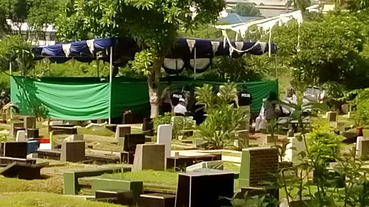 Makam Allya dibongkar