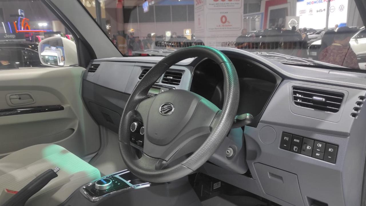 7 Barang Ini Bisa Menjadi Berbahaya Jika Dibiarkan di Dalam Mobil Saat Cuaca Panas.