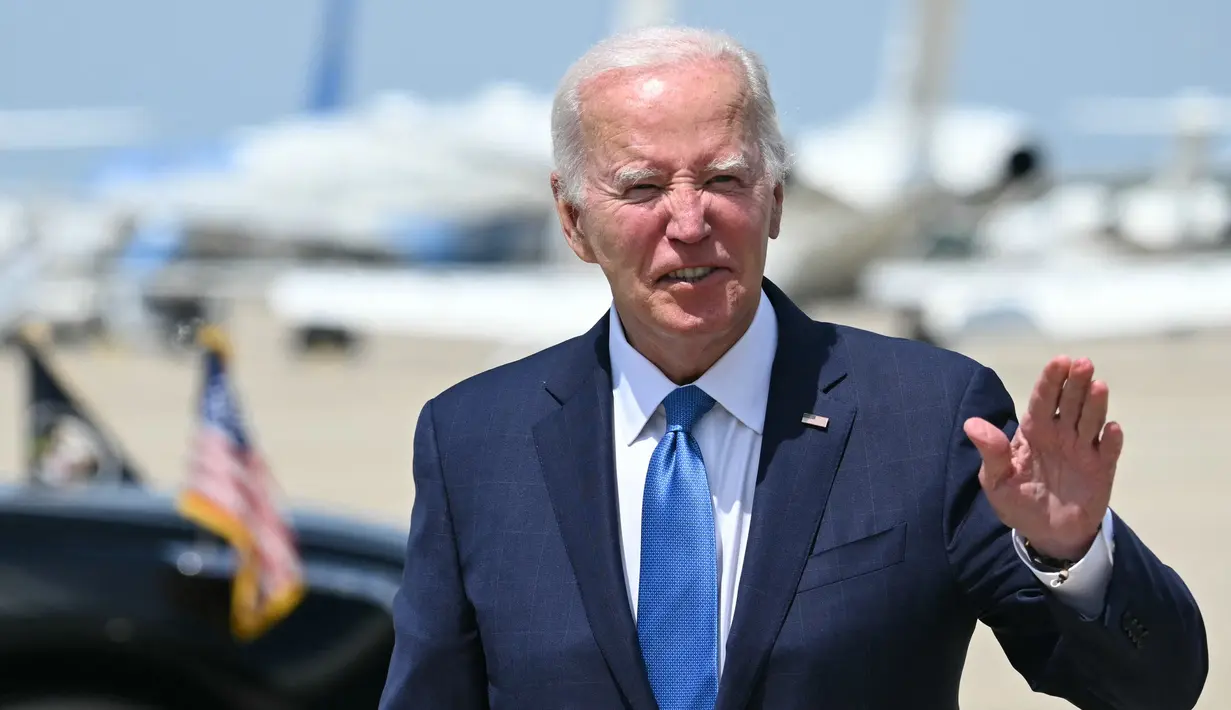 Hanya beberapa hari kemudian, presiden 81 tahun itu tiba-tiba mengundurkan diri dari pemilihan presiden 2024 melalui pernyataan tertulis. (SAUL LOEB / AFP)