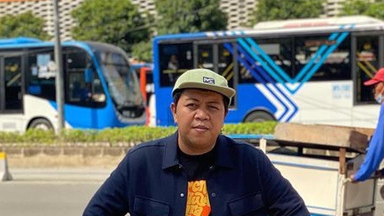 Selain jadi penyiar radio, Gilang juga pernah menjajal kursi produser radio. Setelah dari dunia siaran, Gilang mulai merambah dunia layar kaca.