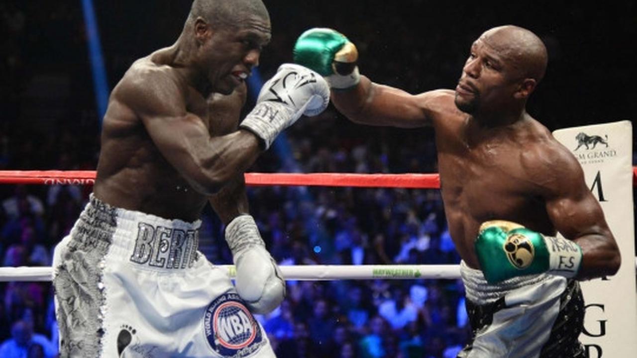 Ini pukulan-pukulan telak Mayweather di wajah Berto