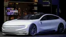 Mobil listrik tanpa awak LeSEE buatan LeEco diperkenalkan di Beijing, China (20/4). Mobil listrik pertama buatan LeEco ini dapat melaju self-driving atau tanpa awak yang dikendalikan melalui perintah suara dari smartphone. (REUTERS/Damir Sagolj)