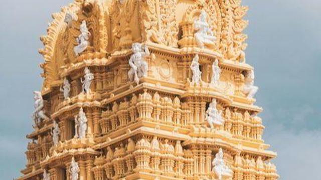 What makes Chamundi Hills famous is the Chamundeswari Temple. It