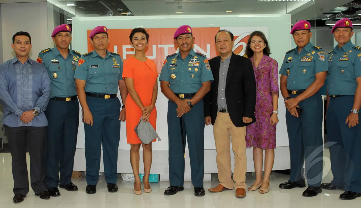 Komandan Pasukan Marinir 2 Brigadir Jenderal TNI (Mar) RM Trusono dan rombongan berpose bersama Liputan6.com, Jakarta, Rabu (13/5/2015). Dalam kunjungannya Trusono berbagi banyak hal dengan Liputan6.com. (Liputan6.com/Helmi Afandi)
