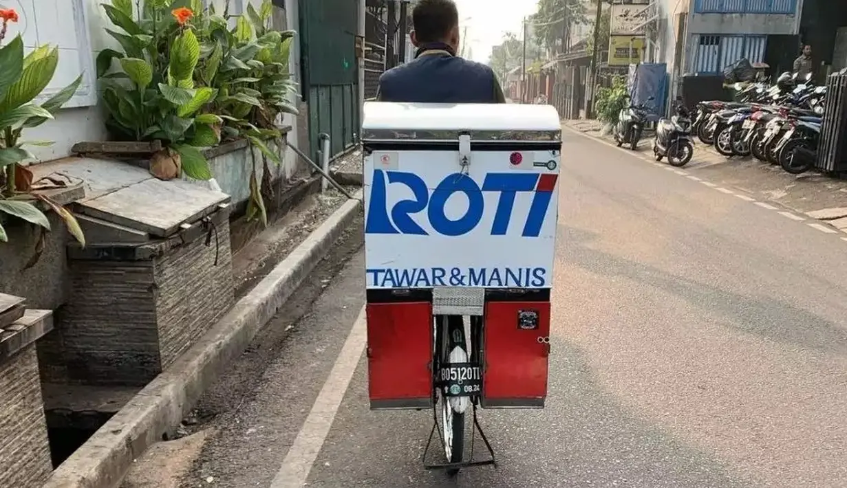 Roti tawar dan manisnya dijamin OKE! (Source: Twitter/@nocontextwarung)