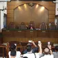 Suasana sidang praperadilan Gubernur Aceh nonaktif Irwandi Yusuf di PN Jakarta Selatan, Rabu (24/10). Hakim tunggal Riyadi Sunindyo menolak permohonan praperadilan Irwandi Yusuf. (Liputan6.com/Herman Zakharia)