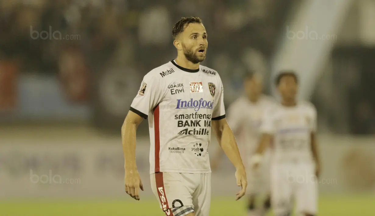 4. Ilija Spasojevic (Striker) - Pemain naturalisasi ini merupakan salah satu predator di depan gawang lawan. Kekuatan fisik dan kemampuan duel udara nya siap merepotkan barisan pertahanan Persija. (Bola.com/M Iqbal Ichsan)