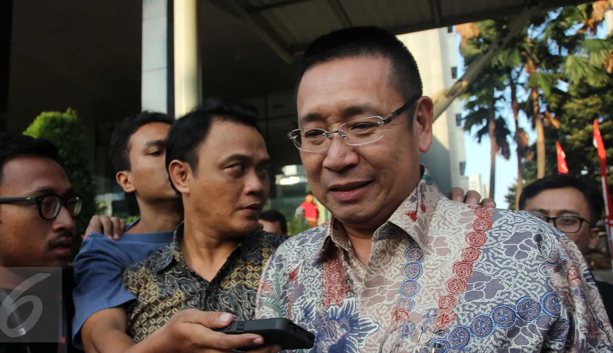 Anggota DPR Komisi III Fraksi Gerindra Wihadi Wiyanto memberikan keterangan usai diperiksa di Gedung KPK, Jakarta, (18/8). Wihadi diperiksa sebagai saksi tersangka anggota DPR Komisi III Fraksi Demokrat I Putu Sudiartana . (Liputan6.com/Helmi Afandi)