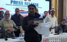 Gubernur Jabar Salurkan Hadiah Sayembara Korban Penyekapan untuk Masa Depan Keluarga