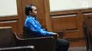Panitera pengganti Pengadilan Negeri Jakarta Selatan, Tarmizi jelang mengikuti sidang putusan di Pengadilan Tipikor, Jakarta, Senin (12/3). Tarmizi terbukti menerima suap dan dijatuhi hukuman 4 tahun penjara. (Liputan6.com/Helmi Fithriansyah)