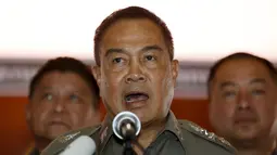 Kepala polisi Thailand, Somyot Pumpanmuang saat konferensi pers di Biro Polisi Metropolitan di Bangkok, Rabu (19/8/2015). Bom meledak di depan kuil Erawan, pada Senin (17/8) malam, menewaskan 20 orang termasuk satu WNI. (REUTERS/Chaiwat Subprasom)