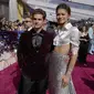 Andrew Garfield (kiri) dan Zendaya tiba pada perhelatan Academy Awards ke-94 atau disebut juga Piala Oscar 2022di Dolby Theatre di Los Angeles Minggu (27/3/2022). (AP Photo /John Locher)