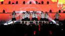 Kelompok penyanyi JKT48 saat tampil di panggung JISPHORIA yang digelar di Jakarta International Stadium (JIS), Sabtu (1/10/2022). JKT48 tampil enerjik membawakan sejumlah lagu untuk memuaskan dahaga penggemarnya. (Liputan6.com/Helmi Fithriansyah)