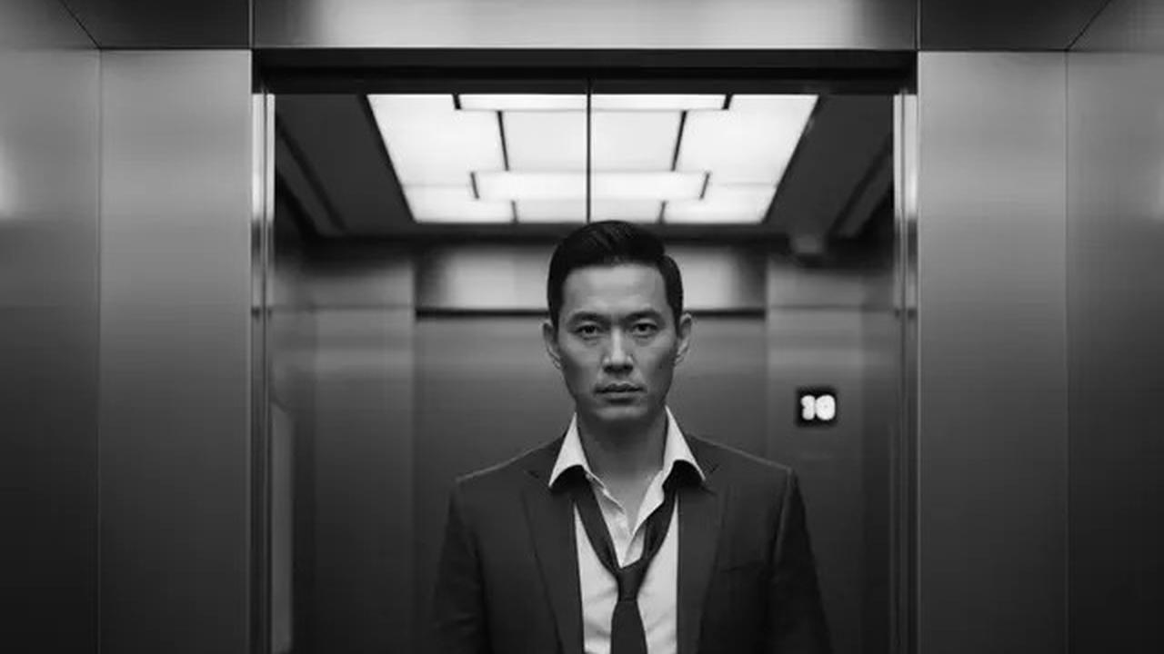 7 Prompt Gemini AI Viral Edit Foto di Lift dengan Jas, Hasil Realistis dan Anti Gagal