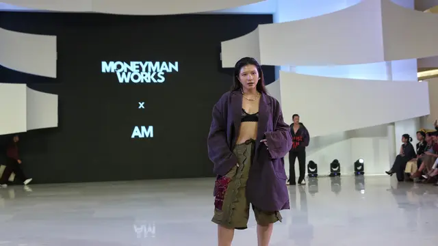 Money Man Works. [Adrian/Fimela]