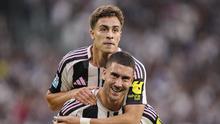 Pemain Juventus, Kenan Yildiz, merayakan gol bersama Dusan Vlahovic dalam laga Serie A&nbsp;melawan Inter Milan di Allianz Stadium, Turin, Italia, Sabtu, 13 September 2025. (Marco Alpozzi/LaPresse via AP)