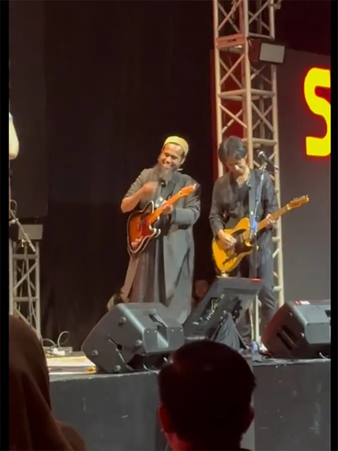 Sakti manggung bersama Sheila On 7