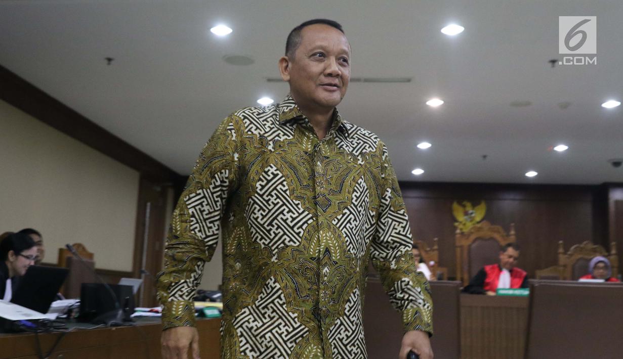 Mantan Sekretaris Mahkamah Agung (MA) Nurhadi Abdurachman usai menjadi saksi pada sidang lanjutan dugaan suap terkait pengurusan sejumlah perkara dengan terdakwa Eddy Sindoro di Pengadilan Tipikor, Jakarta, Senin (21/1). (Liputan6.com/Helmi Fithriansyah)
