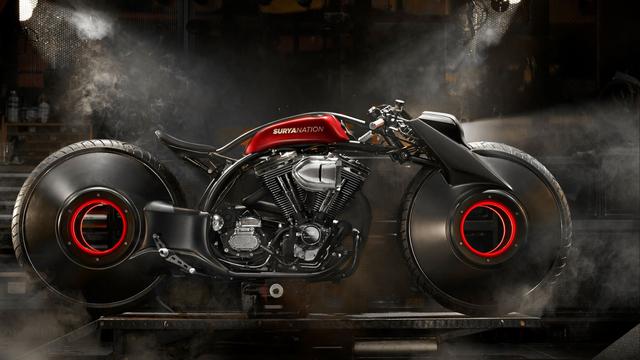 ‘The Spirit” dibangun menggunakan basis motor Soft Tail tahun 2000 dengan gaya Neo Board Tracker. Proses pembuatan motor ini berlangsung selama tiga bulan dan sudah mengalami perubahan mulai dari bagian mesin hingga sasis.