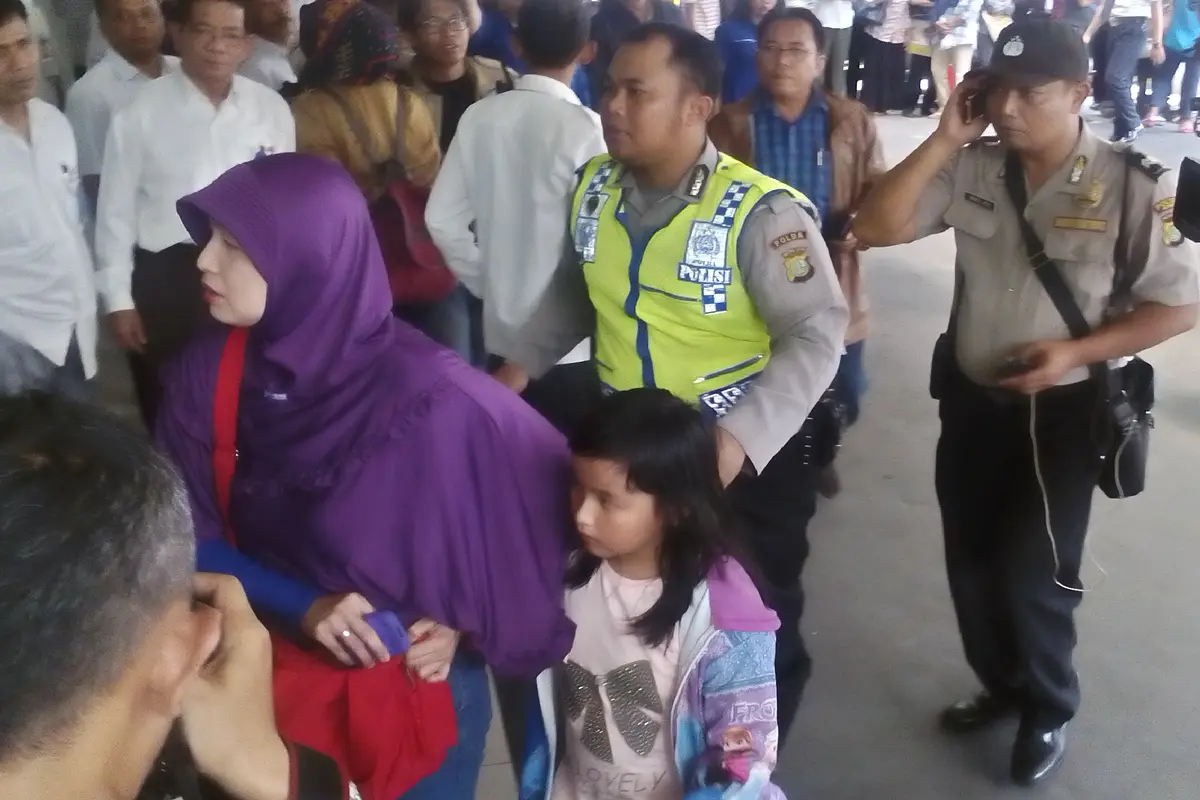 20160114-ledakan-jakarta-keluarga polantas