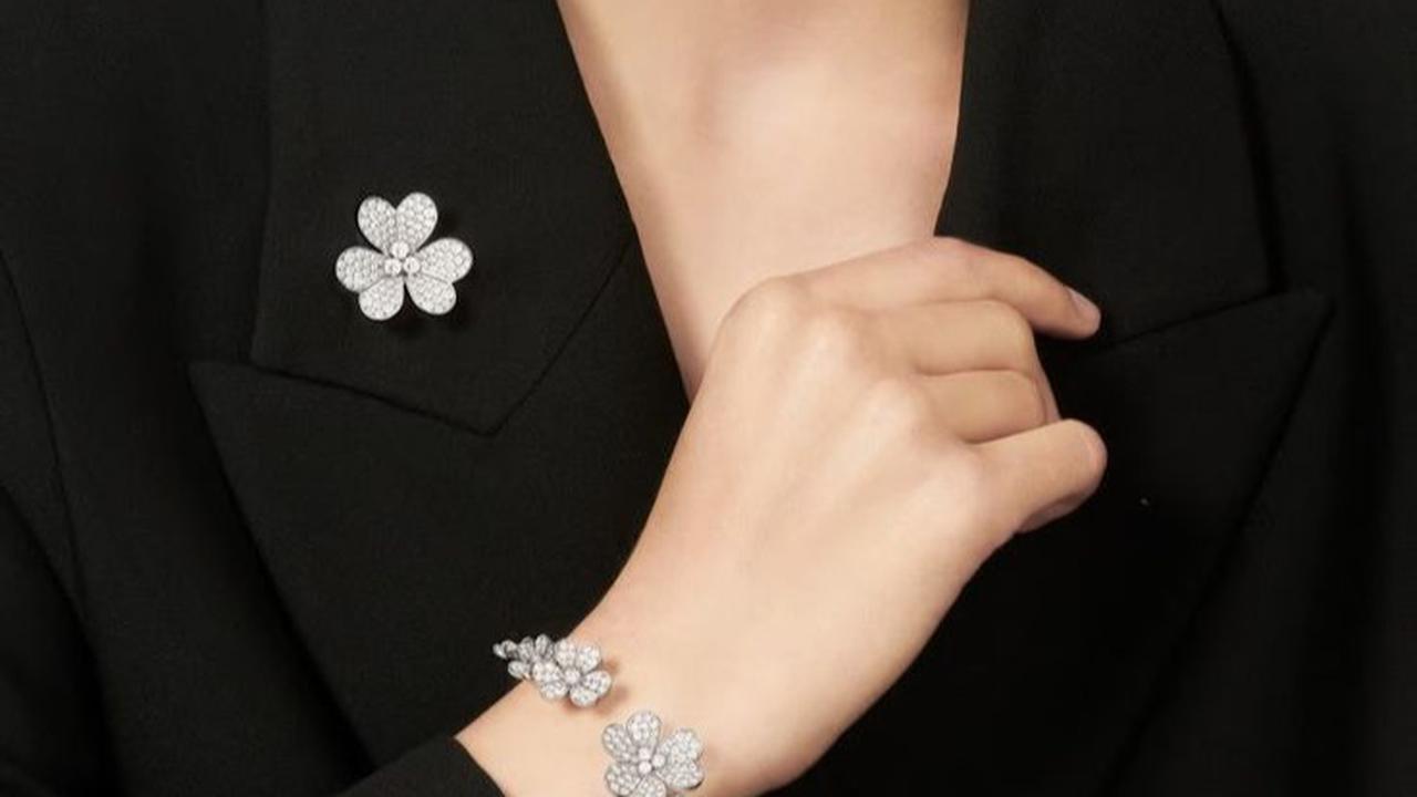 Frivole Bracelet, 7 Flowers (Large Model)