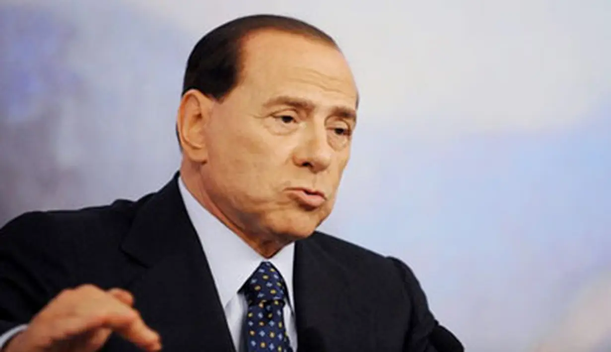 Italian Prime Minister Silvio Berlusconi gestures during a press conference about a new foreign company forming an alliance with Alitalia to save the cash-strapped national airline from bankruptcy, on August 28, 2008 in Rome. AFP PHOTO/ Tiziana Fabi
