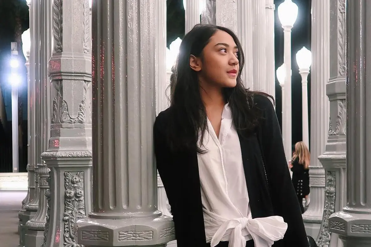 Gaya busana Putri Tanjung