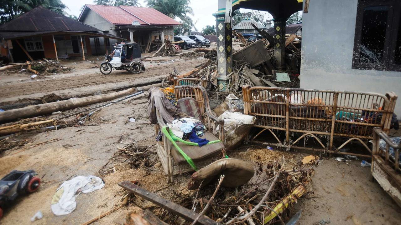 FOTO: Kerusakan Parah Akibat Banjir Bandang di Batang Toru, Tapanuli Selatan