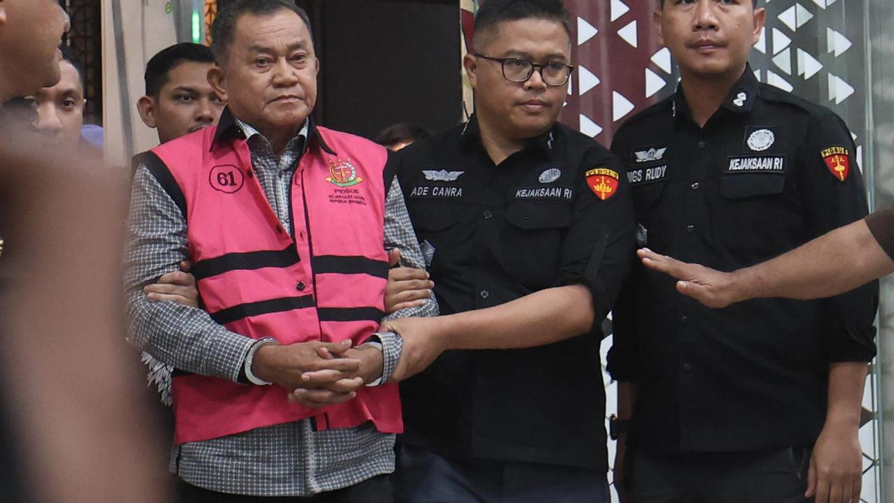 FOTO: Tiga Eks Pimpinan BGN Ditahan dalam Kasus Dugaan Korupsi Program MBG
