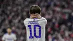 Reaksi gelandang Real Madrid Luka Modric pada perempat final Copa del Rey saat dijamu Athletic Bilbao di San Mames, Jumat (4/2/2022) dinihari WIB. Real Madrid tersisih dari Copa del Rey setelah kalah 0-1 dari Athletic Bilbao. (AP Photo/Alvaro Barrientos)