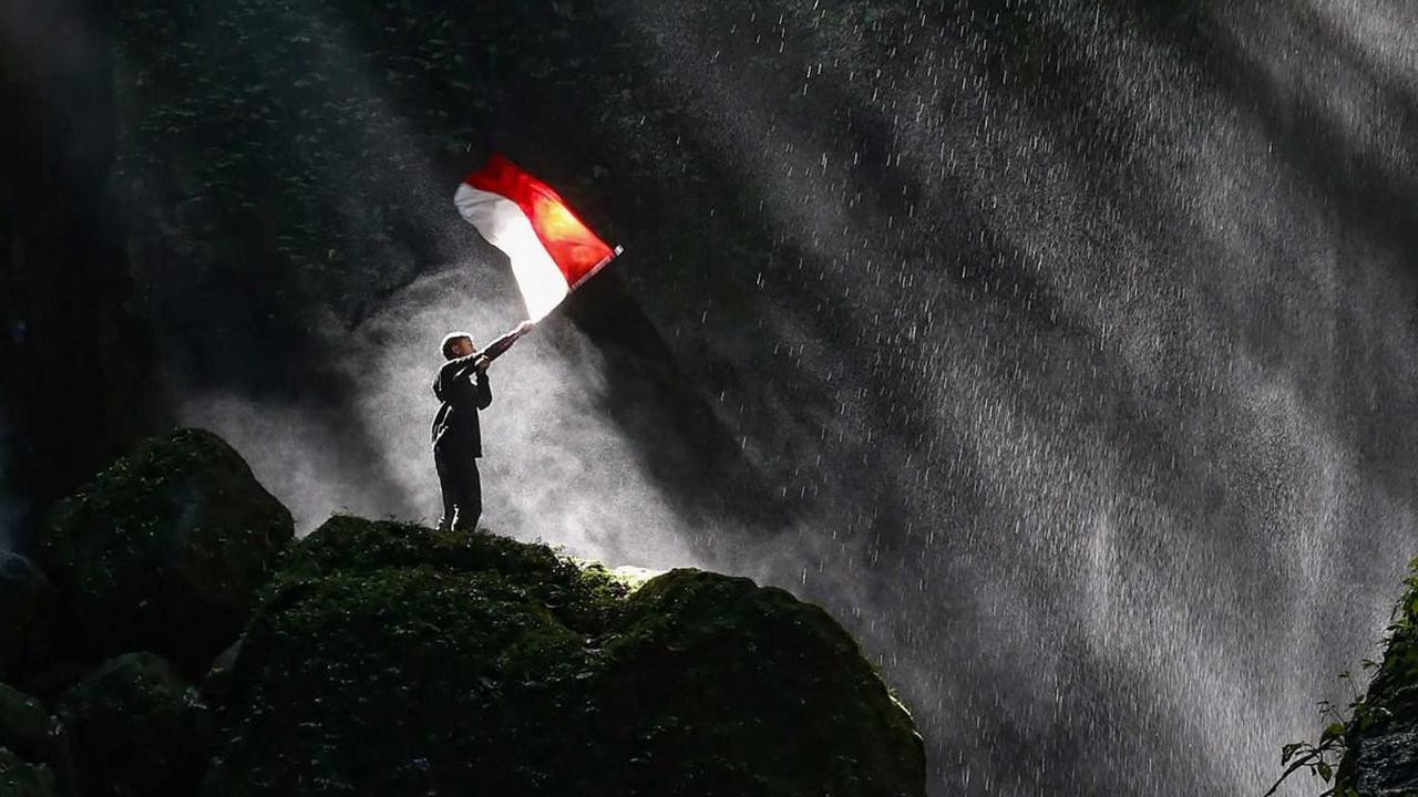 Curug Walet merupakan salah satu destinasi wisata alam yang terletak di&nbsp;Desa Ciasihan, Pamijahan, Bogor. Tersembunyi di tengah hutan lebat kaki Gunung Salak, curug ini menawarkan pesona alam yang menakjubkan bagi para pengunjungnya.<br>